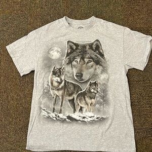 Gray short sleeve wolf t shirt, size medium in men